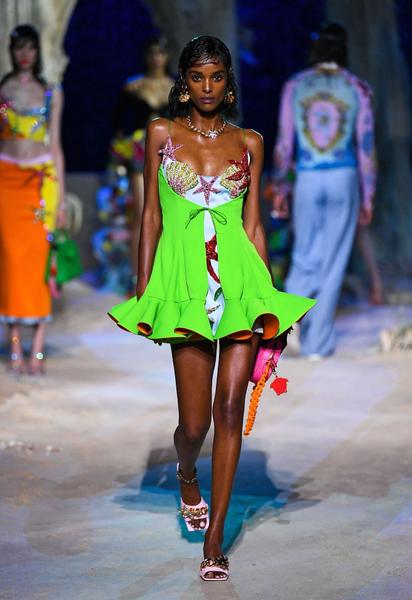 Коллекция Versace трет-а-порте сезона весна-лето 2021 / © East News