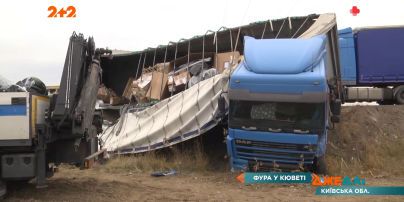 Фура вылетела в кювет на околицах Борисполя