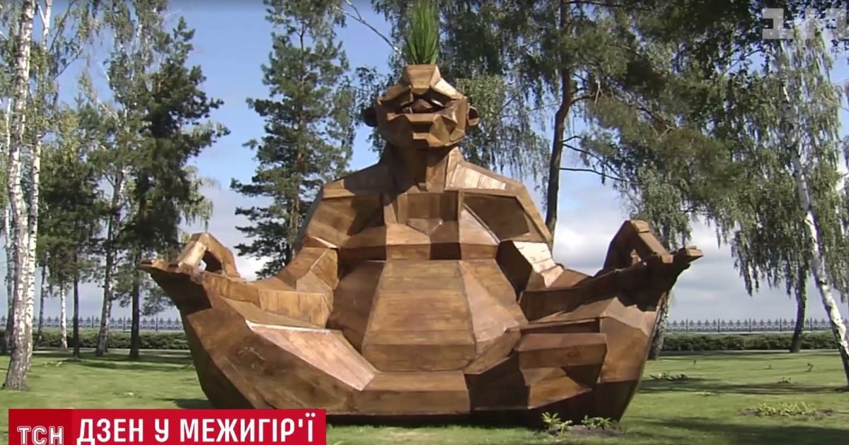 В новом памятнике в Межигорье интернет-юзеры узнали Януковича