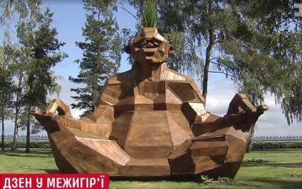 У новому пам'ятнику в Межигір'ї інтернет-юзери впізнали Януковича