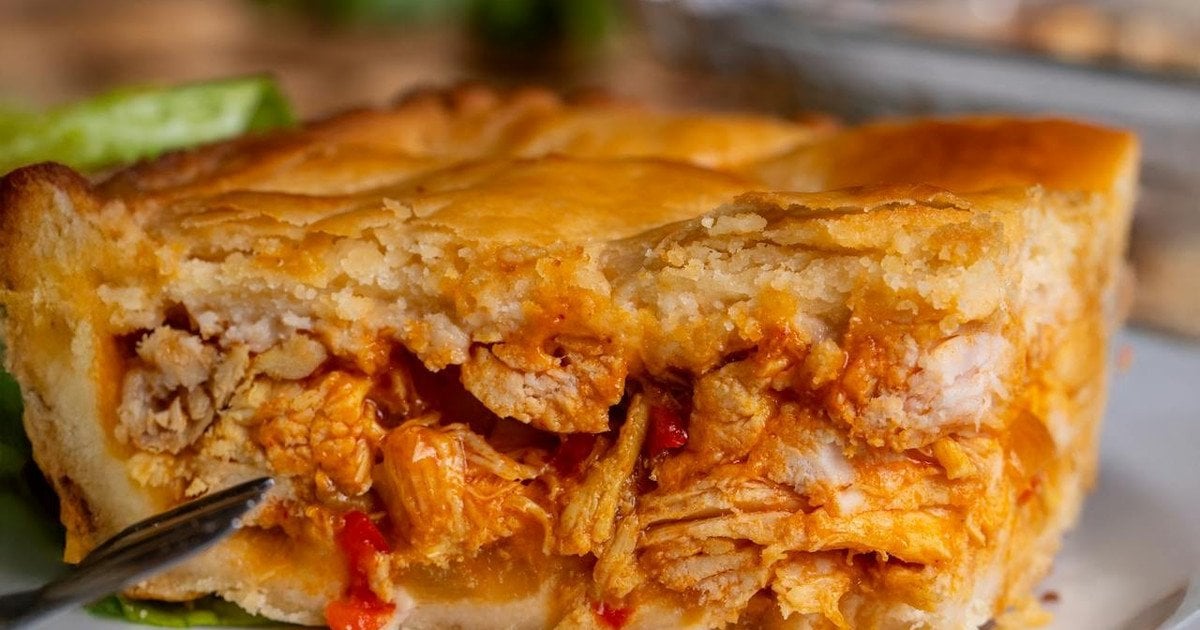 Пиріг без тіста з куркою та грибами