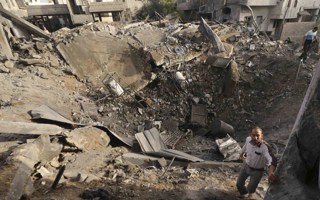 Израиль продолжает наносить авиаудары по сектору Газа / © Reuters