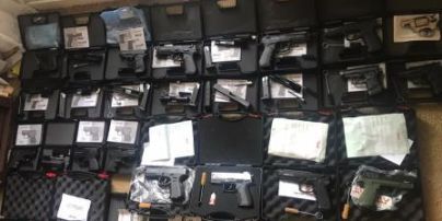У Дніпропетровській області пара пересилала зброю покупцям "Новою поштою"