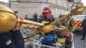 Рятувальники демонтували хрест на храмі