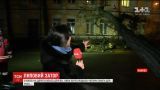 Вночі у Києві величезна акація впала на дорогу та порвала дроти