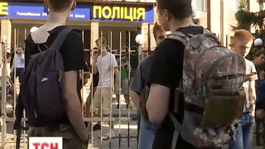 Активисты утверждают, что силовики избили подозреваемых по делу Бузины, пытаясь взять ДНК анализы