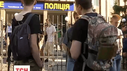 Активісти стверджують, що силовики побили підозрюваних у справі Бузини, намагаючись взяти ДНК аналізи