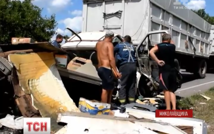 На юге Украины произошло ДТП с четырьмя грузовиками