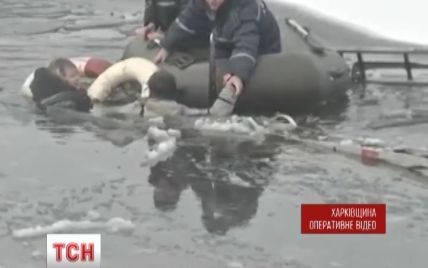 В Харькове едва успели спасти трех человек, которые провалились под лед