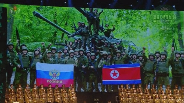 Ходят за ручку и целуются в губы: пленный россиянин о солдатах КНДР