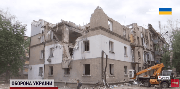 Житловий будинок, в який вдарила РФ / © ТСН