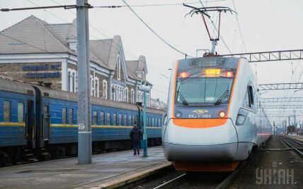 "Укрзализныця" к праздникам решила порадовать украинцев новыми рейсами поездов