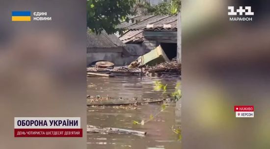 Люди з підтопленого лівого берега Херсонщини благають з дахів про порятунок: окупанти втекли з усіма човнами