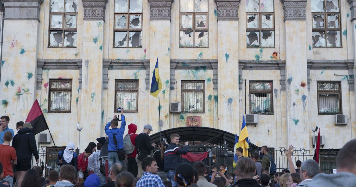 За пикет посольства России милиция возбудила дело по статье о "хулиганстве"