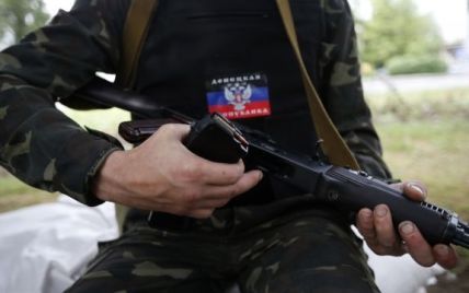 В Донецке террористы ездят по улицам на фуре и обстреливают кварталы
