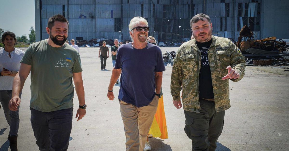 Бренсон и Арахамия обсудили восстановление украинской "Мрии", которую собираются сделать "еще сильнее"