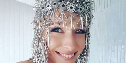 Стройная Катерина Осадчая поразила стойкой на руках