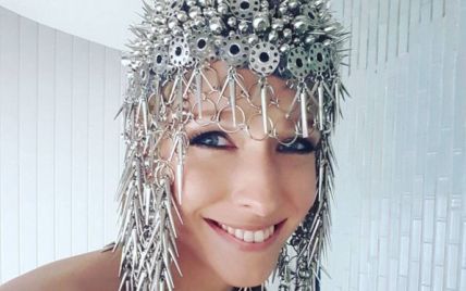 Стройная Катерина Осадчая поразила стойкой на руках