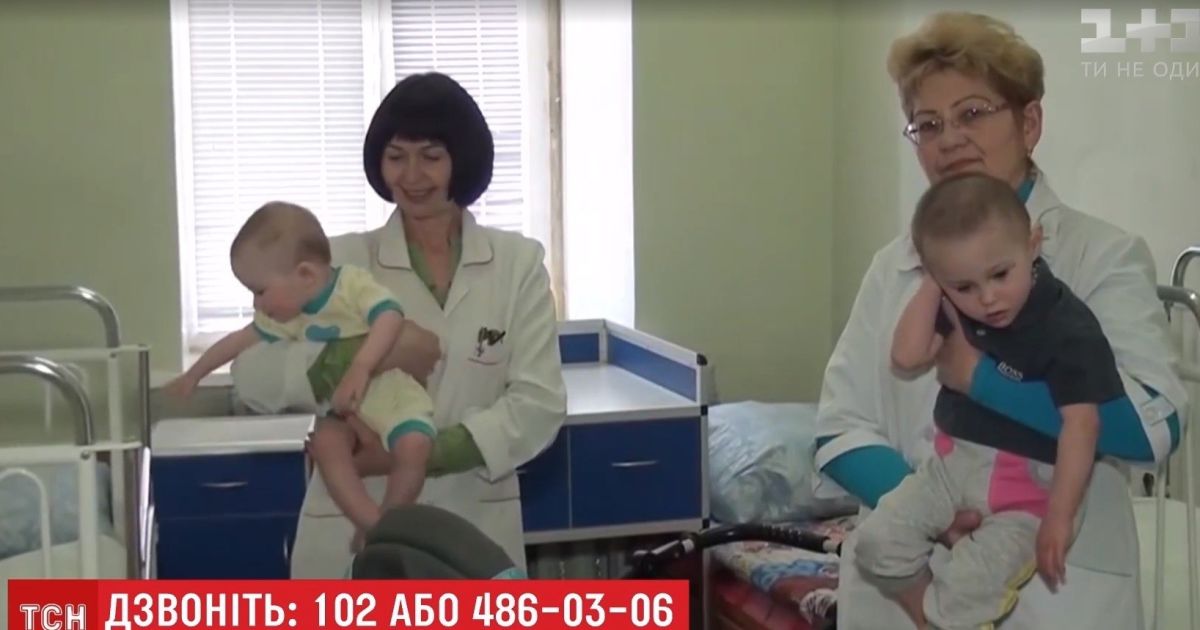 У Києві знайшли двох маленьких дітей і тепер шукають їх батьків