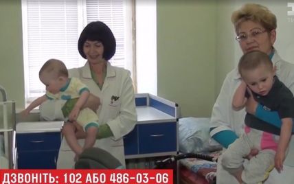 У Києві знайшли двох маленьких дітей і тепер шукають їх батьків