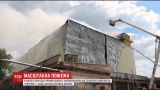 В Киеве горела крыша склада на территории комбината "Прогресс"