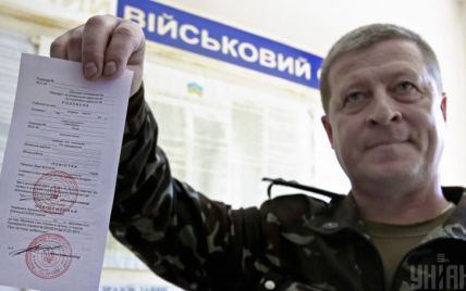 Законно ли вручать повестки в магазинах, ТЦ и на блокпостах – главный военком Киева ответил