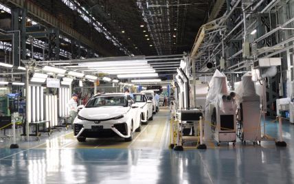 Toyota остановила производство автомобилей из-за стихии