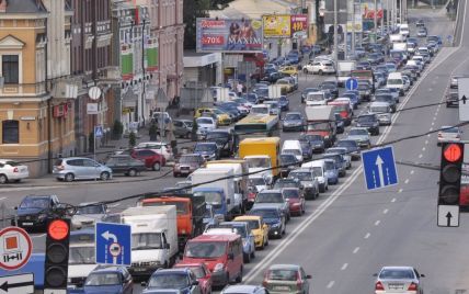 Огромные пробки сковали Киев. Какие улицы стоит объезжать 19 марта