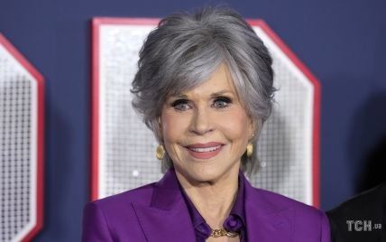 У фіолетовому костюмі і на підборах: 85-річна Джейн Фонда сяяла на прем'єрі фільму