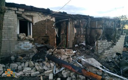 В Днепропетровской области загорелся и взорвался жилой дом: огонь спасатели тушили больше двух часов