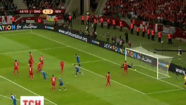 У Варшаві дніпропетровський «Дніпро» у матчі проти іспанської «Севільї» бореться за перемогу