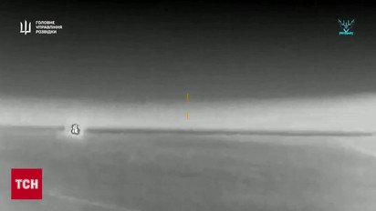 Відео удару дроном по російському десантному кораблю в Криму