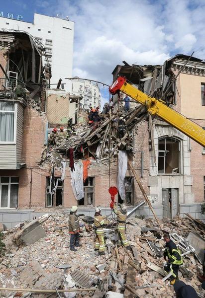 Появилось фото и видео разрушенного взрывом дома в Киеве с высоты птичьего полета