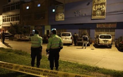 Розчавлені на сходах: у нічному клубі Перу після рейду за порушення карантину загинуло 13 людей