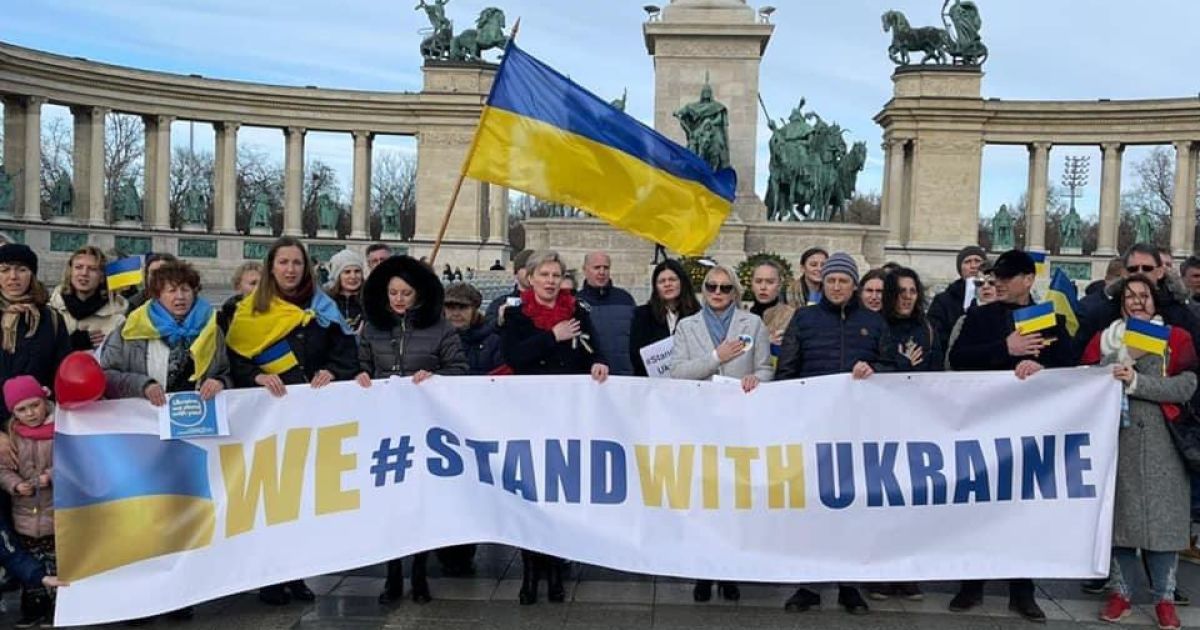 "Путіне, руки геть від України": у європейських столицях відбулися акції на підтримку держави (фото й відео)