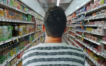 Супермаркет в Киеве обвинили в продаже гуманитарной помощи: что известно
