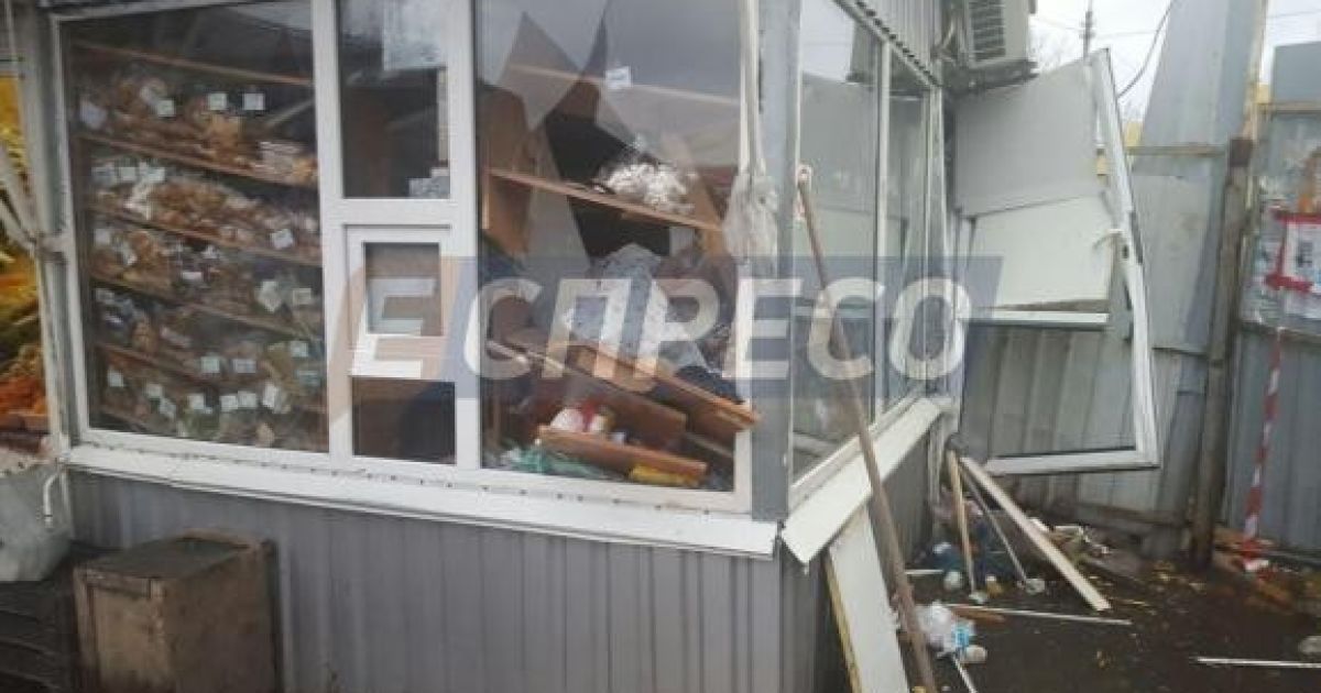 У Києві авто патрульних протаранило кіоск _2 / © Еспресо.TV