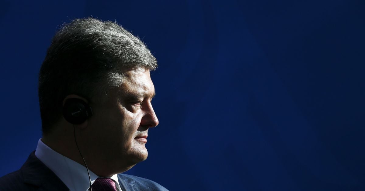 Порошенко позволил милиционерам стрелять без предупреждения
