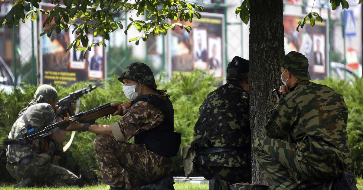 В Донецке с рассвета ведутся бои