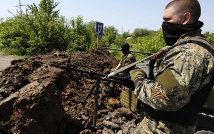 Террористы в Луганске убили милиционера и двоих взяли в плен