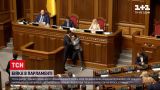 Новости Украины: Николай Тищенко пытался силой стянуть с трибуны Гео Лероса