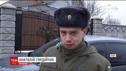 Военный Нацгвардии спас школьника, который на озере провалился под лед