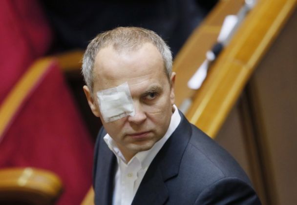 Побитий Нестор Шуфрич у залі парламенту 2014 року / © УНІАН