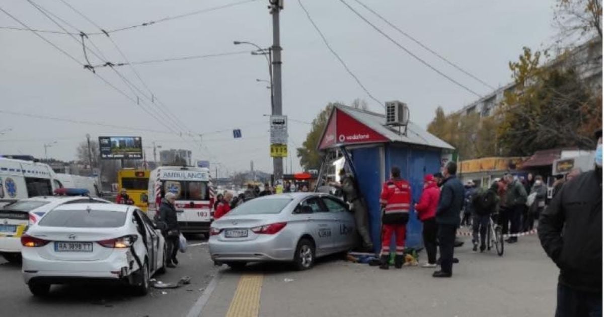 Смертельна ДТП на зупинці у Києві