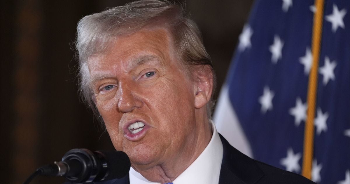 Трамп виступає під час прес-конференції в Мар-а-Лаго в понеділок, 16 грудня 2024 року,