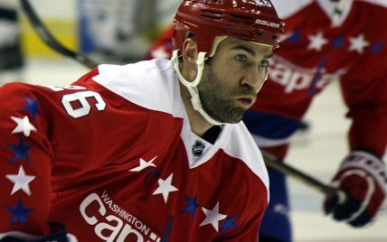В матче НХЛ шайба отсекла хоккеисту кусочек уха