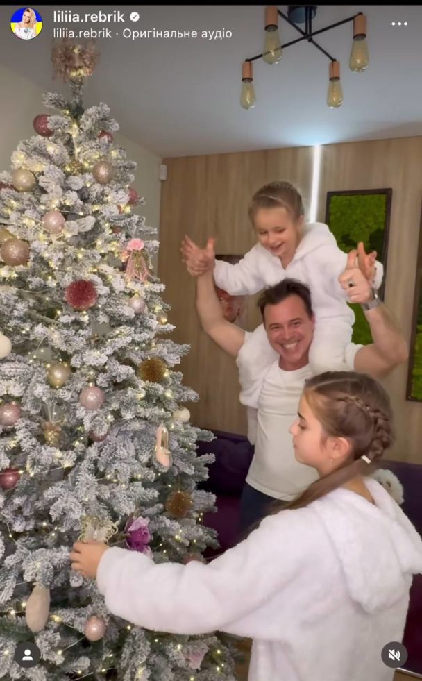 Муж Лилии Ребрик с дочками / © instagram.com/liliia.rebrik