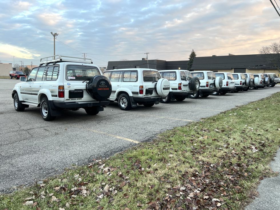 Чоловік зібрав колекцію з 24 Land Cruiser / © roadandtrack.com