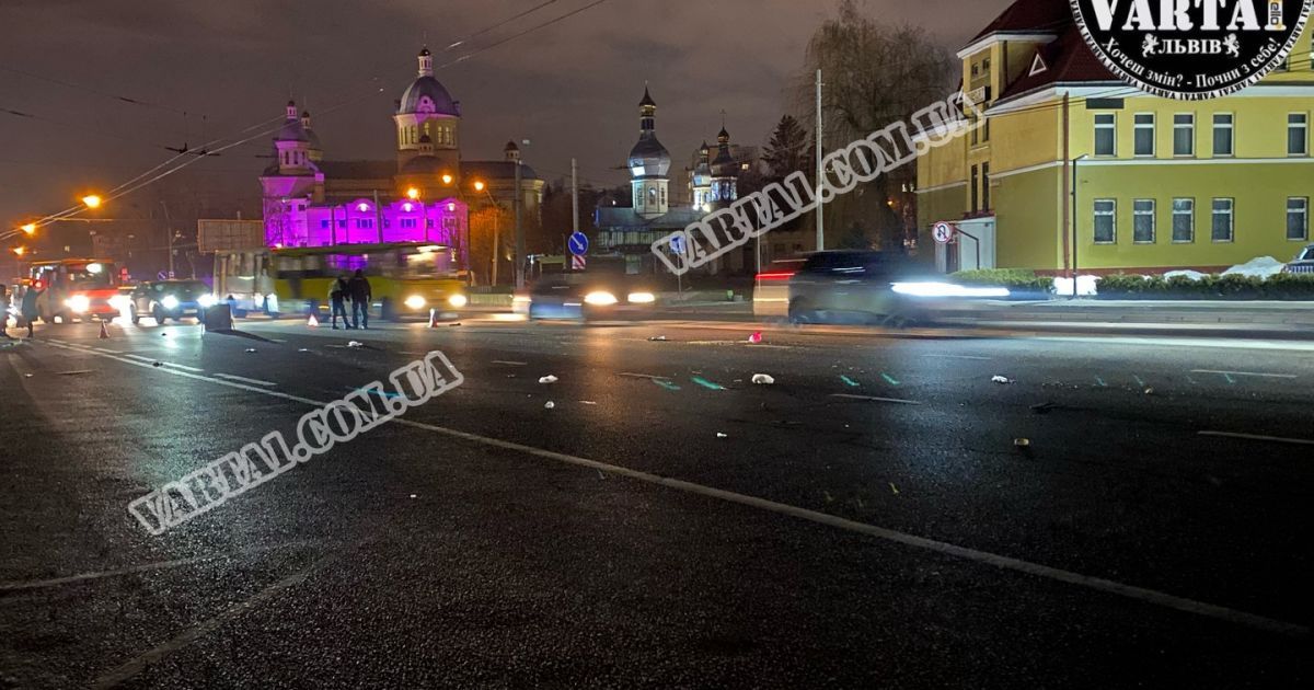 Во Львове BMW возле храма насмерть сбил мужчину: при оформлении ДТП произошла еще одна авария