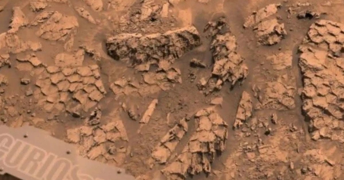 Поверхня Марса з "лускою"